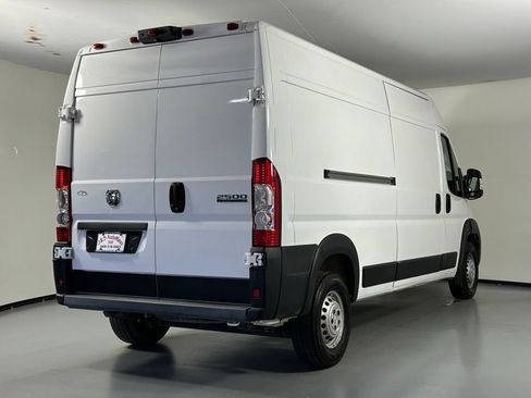 Used 2024 RAM ProMaster 2500 w/ Convenience Group FWD image 7