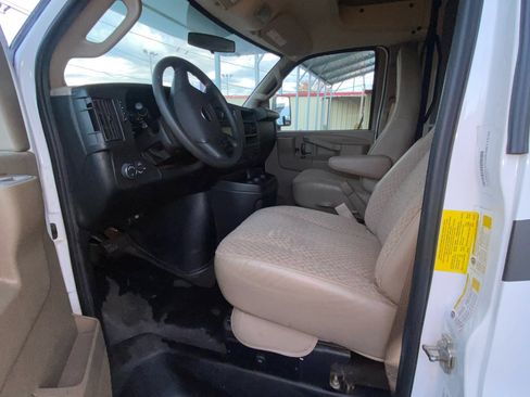 Used 2019 Chevrolet Express 4500 w/ RV Package image 5