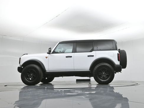 Used 2025 Ford Bronco Badlands image 53