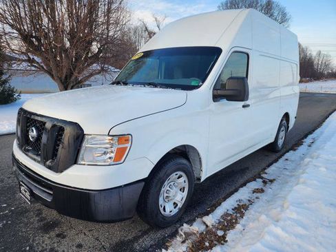 Used 2018 Nissan NV 2500 SV image 2
