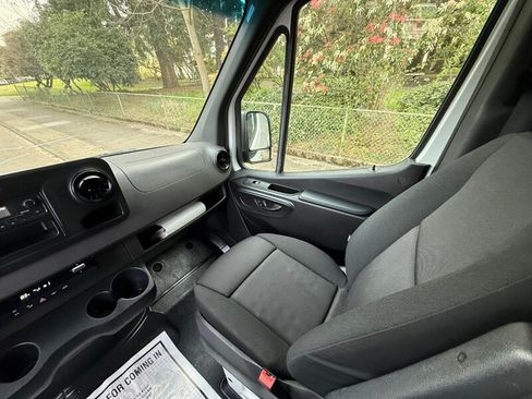 Used 2021 Mercedes-Benz Sprinter 2500 image 21