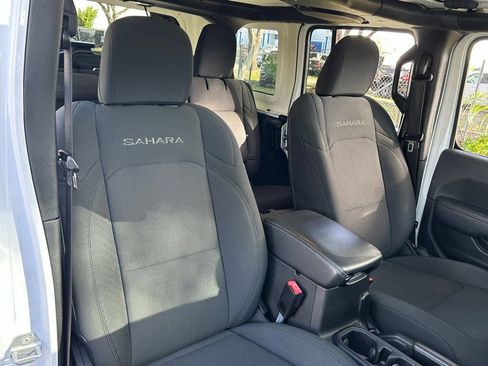 Certified 2021 Jeep Wrangler Unlimited Sahara w/ LED Lighting Group image 34