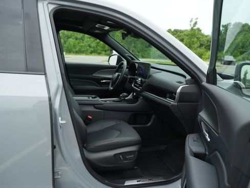 Used 2025 Toyota Grand Highlander AWD Hybrid image 21