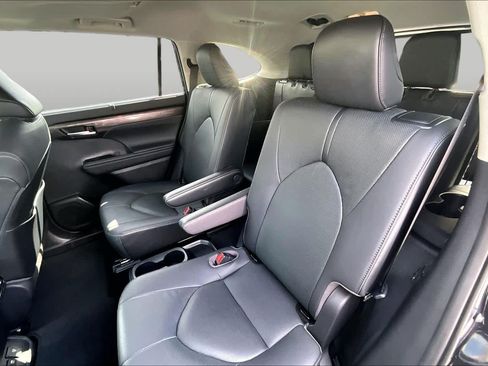 Used 2020 Toyota Highlander Limited FWD image 20