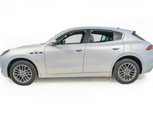 Used 2024 Maserati Grecale GT image 3