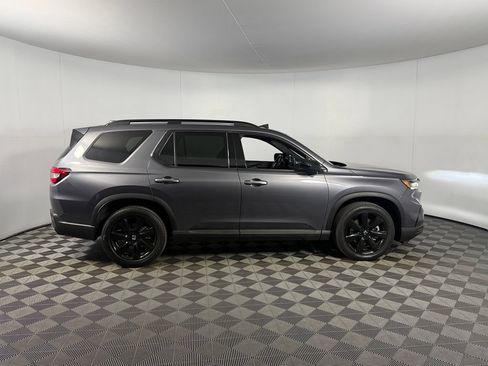 Used 2025 Honda Pilot Black Edition image 6