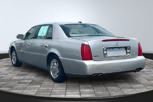 Used 2005 Cadillac De Ville w/ Limited Edition Package FWD image 4