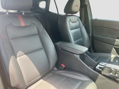 Used 2024 Chevrolet Trax RS w/ Sunroof Package FWD image 27