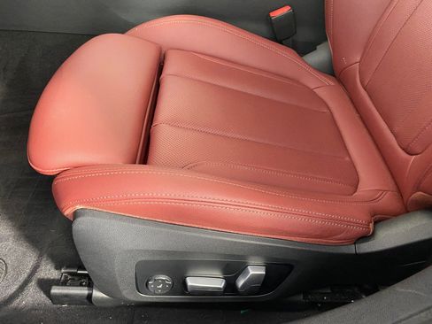 Used 2023 BMW 530i w/ Executive Package image 11