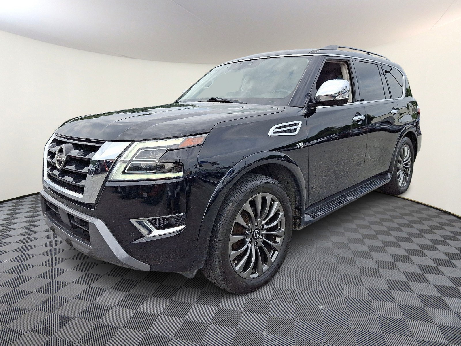 Used 2021 Nissan Armada Platinum w/ Captain's Chairs Package AWD/4WD image 3