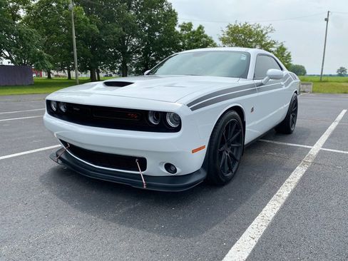 Used 2019 Dodge Challenger R/T Scat Pack RWD image 3