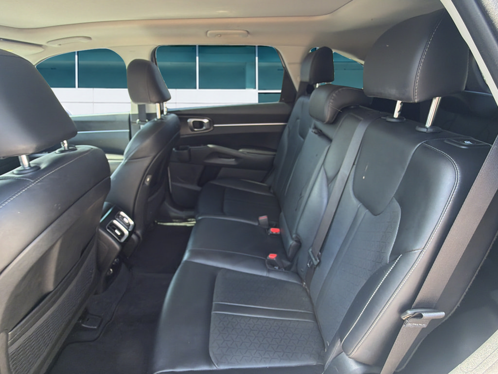 Used 2022 Kia Sorento S w/ Panoramic Sunroof Package FWD image 16