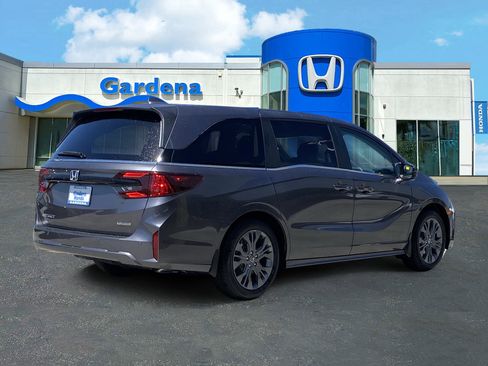 New 2026 Honda Odyssey Touring image 6