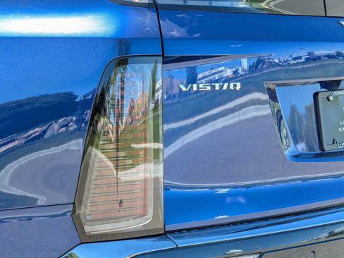 Used 2026 Cadillac Vistiq Luxury w/ LPO, Floor Liner Package AWD/4WD image 9