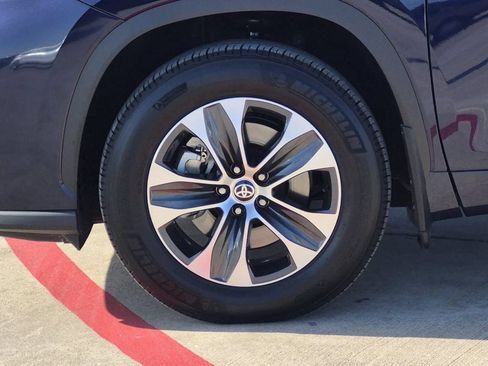 Certified 2026 Toyota Highlander XLE AWD/4WD image 29