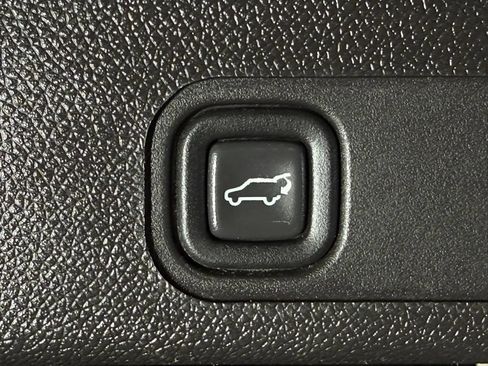 Used 2012 GMC Yukon XL Denali AWD/4WD image 18