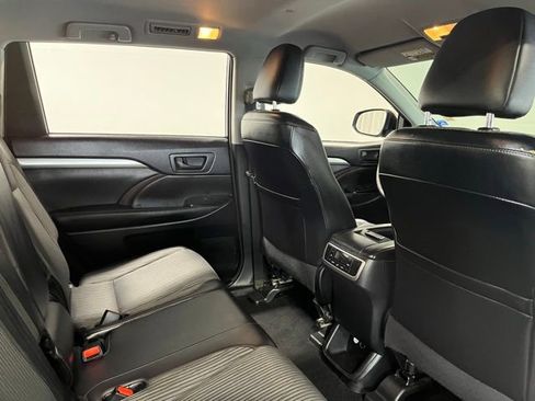 Used 2015 Toyota Highlander Plus AWD/4WD image 14
