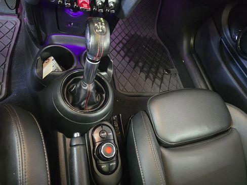 Used 2019 MINI Cooper S w/ Signature Upholstery Package image 18