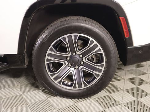 Used 2023 Jeep Wagoneer 4WD w/ Premium Group I image 21