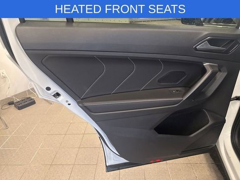 Used 2024 Volkswagen Tiguan SE image 19