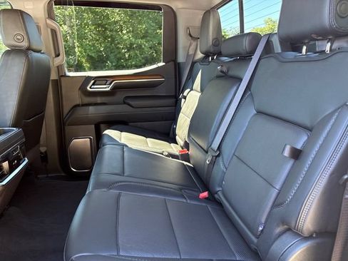 Used 2024 GMC Sierra 1500 Denali w/ Technology Package AWD/4WD image 17