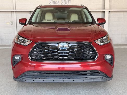 Used 2021 Toyota Highlander Platinum FWD image 4