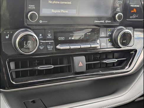 Used 2022 Toyota Highlander XLE image 17