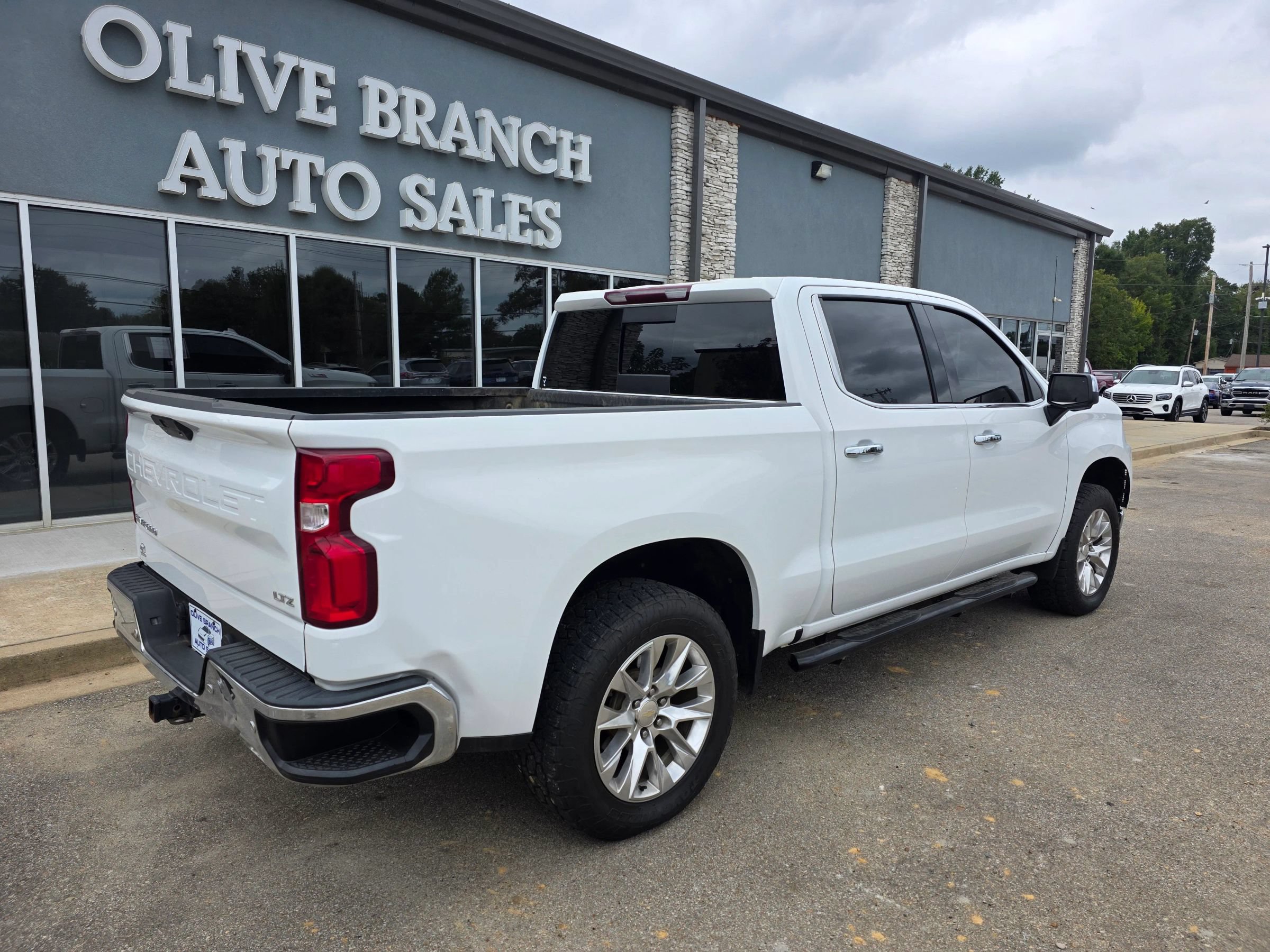 Used 2022 Chevrolet Silverado 1500 LTZ w/ LTZ Premium Package AWD/4WD image 2