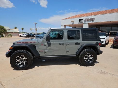 Used 2021 Jeep Wrangler Unlimited Rubicon AWD/4WD image 2