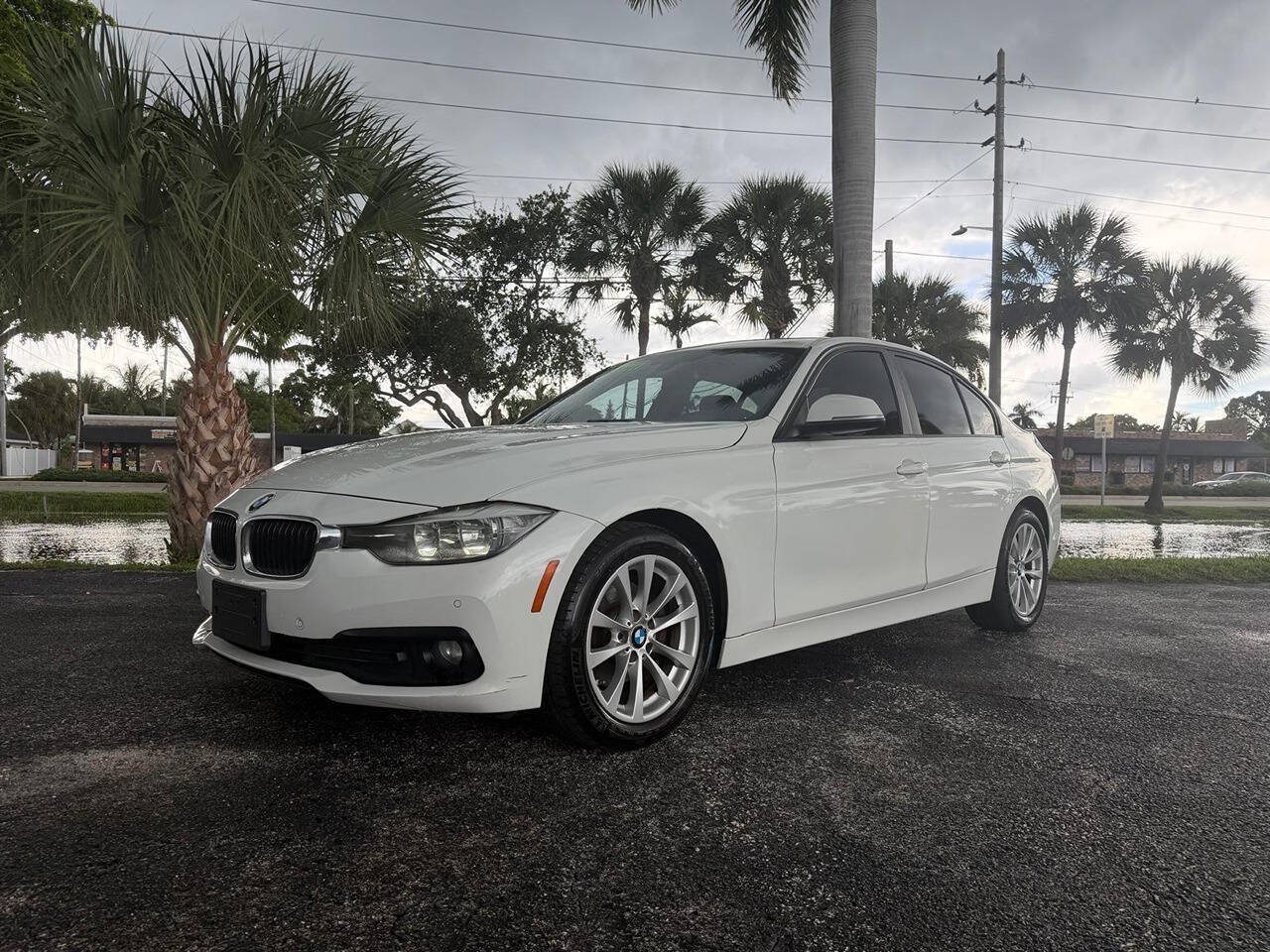 Used 2016 BMW 320i xDrive Sedan AWD/4WD image 1