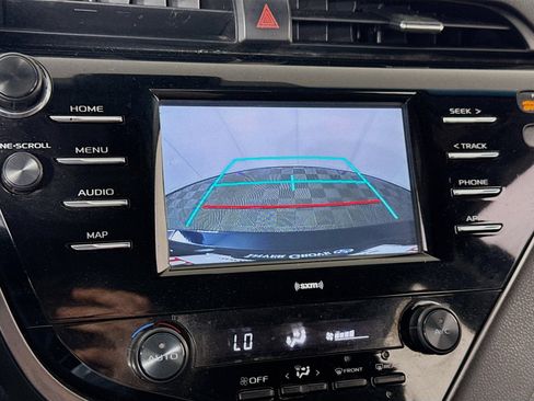 Used 2020 Toyota Camry SE FWD image 16