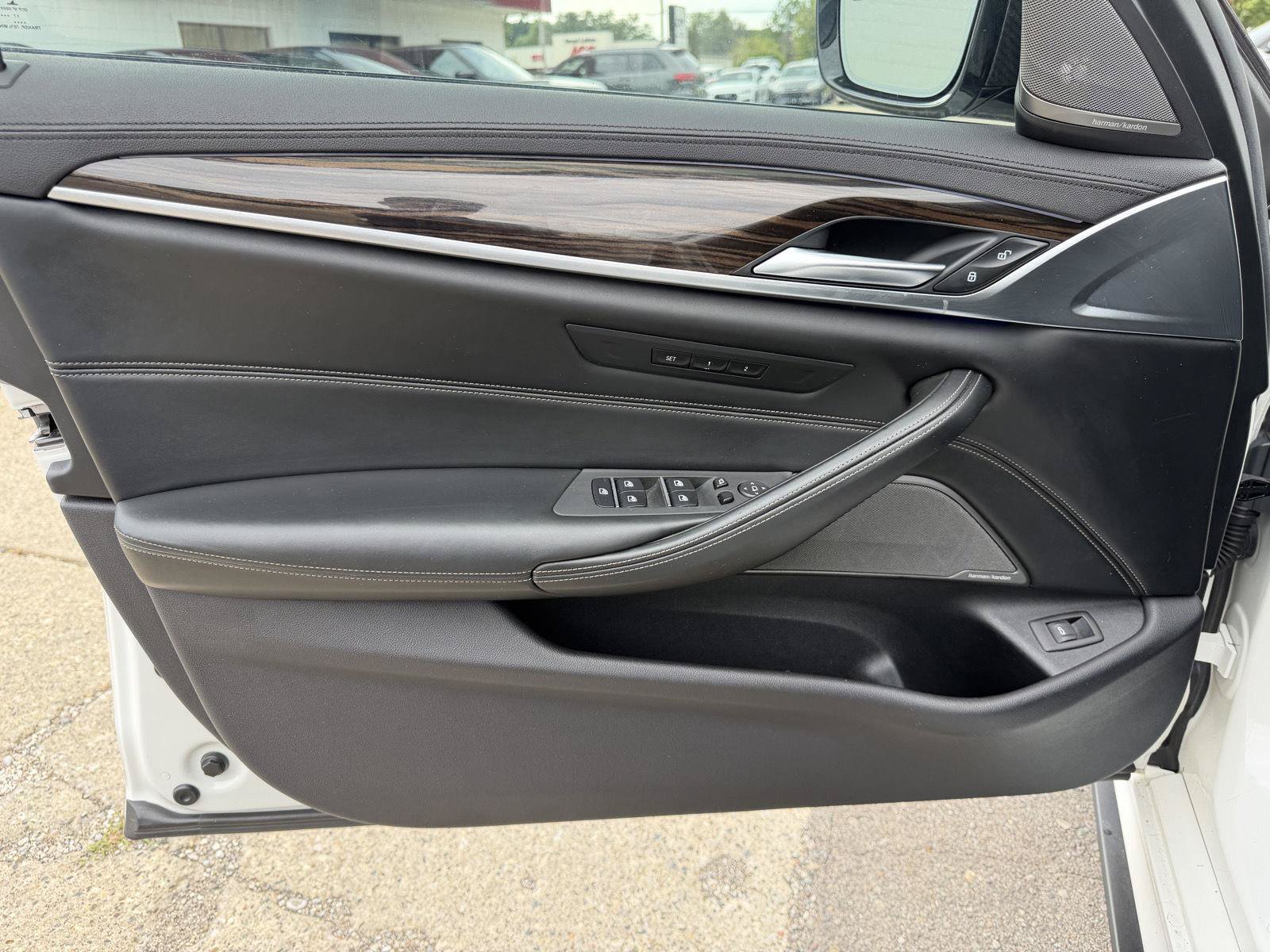 Used 2018 BMW M550i xDrive AWD/4WD image 11