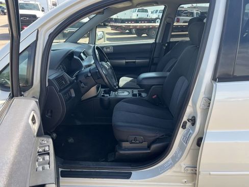 Used 2004 Mitsubishi Endeavor XLS AWD/4WD image 19