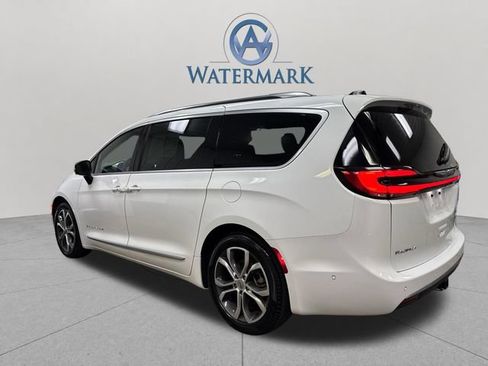 Used 2025 Chrysler Pacifica Pinnacle w/ Trailer Tow Group FWD image 8
