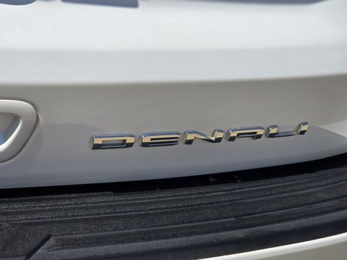 Used 2023 GMC Yukon Denali w/ Denali Reserve Package RWD image 8