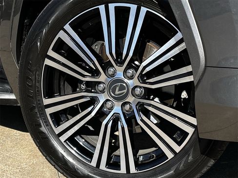 Used 2024 Lexus LX 600 4WD w/ Luxury Package image 31