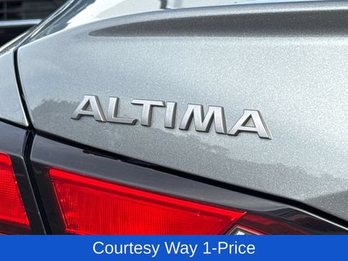 Used 2023 Nissan Altima 2.5 SV FWD image 12