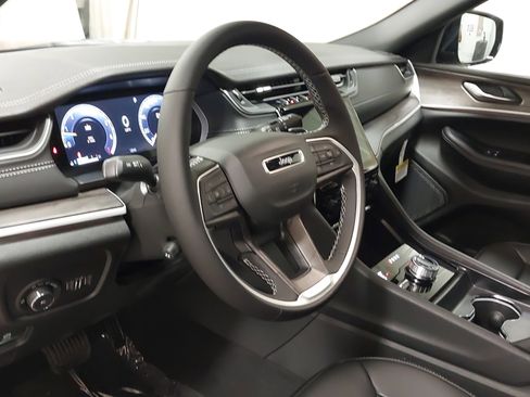 New 2025 Jeep Grand Cherokee L Limited image 17