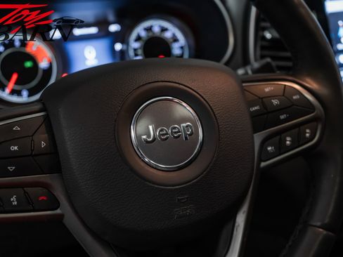 Used 2019 Jeep Cherokee Overland w/ Technology Group image 27