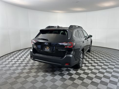 Used 2025 Subaru Outback Premium w/ Popular Package #1A image 10