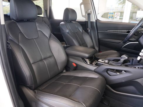 Used 2024 Kia Telluride EX w/ EX Captain's Chair Package FWD image 24