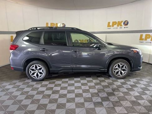 Used 2023 Subaru Forester Premium AWD/4WD image 2