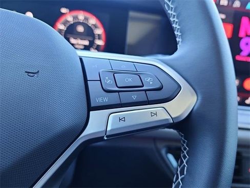 New 2025 Volkswagen Tiguan SE image 22