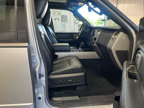 Used 2016 Ford Expedition Limited w/ Equipment Group 301A AWD/4WD image 27