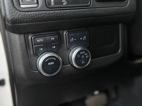 Used 2021 GMC Yukon Denali w/ Denali Premium Package image 32