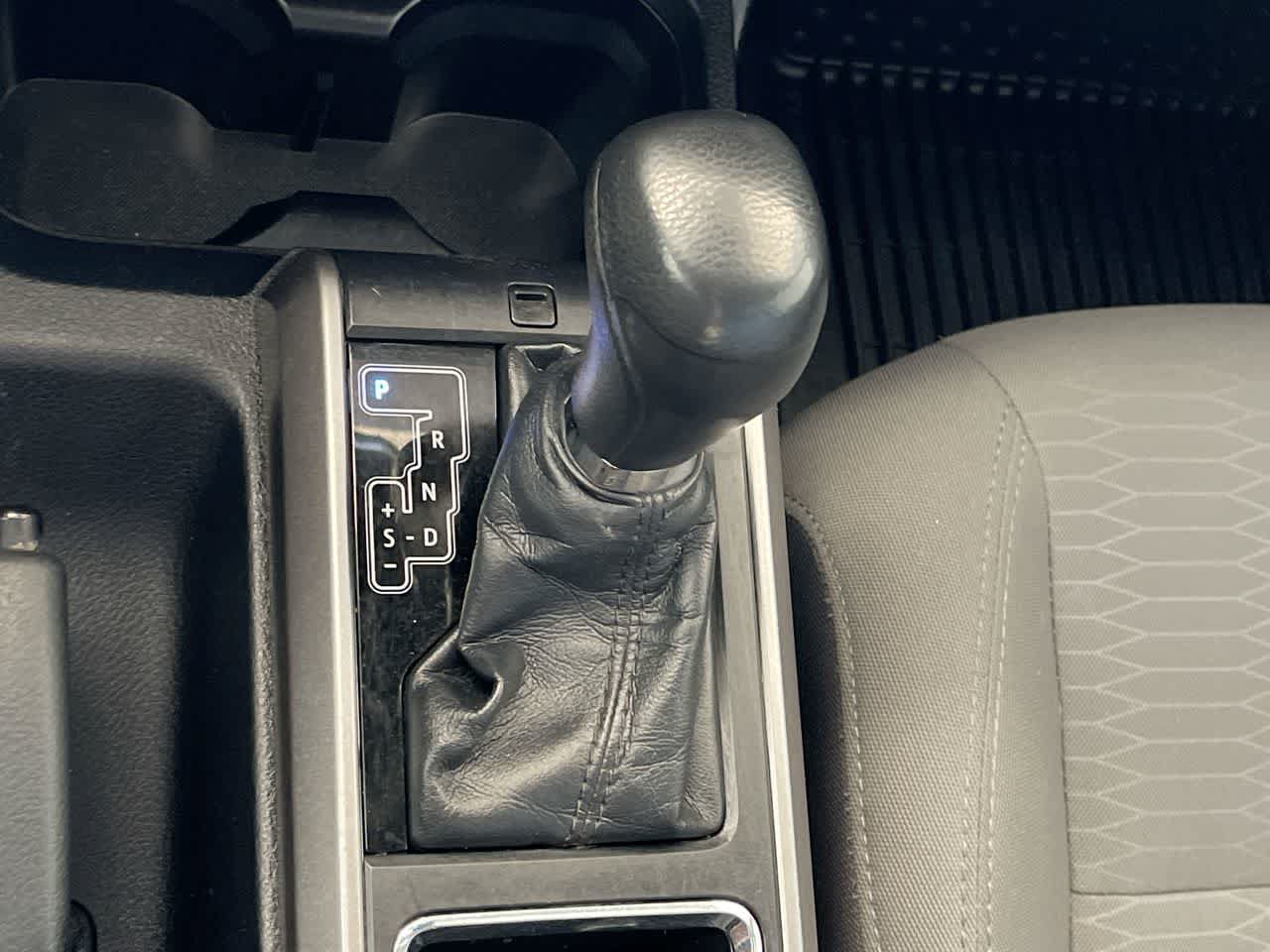 Used 2018 Toyota Tacoma SR5 AWD/4WD image 19