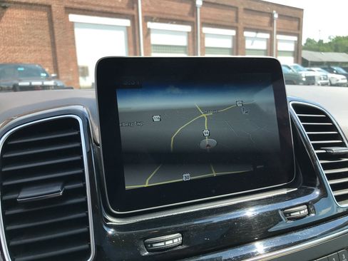 Used 2019 Mercedes-Benz GLE 400 4MATIC image 19