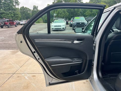 Used 2020 Chrysler 300 Touring L w/ Value Package AWD/4WD image 18