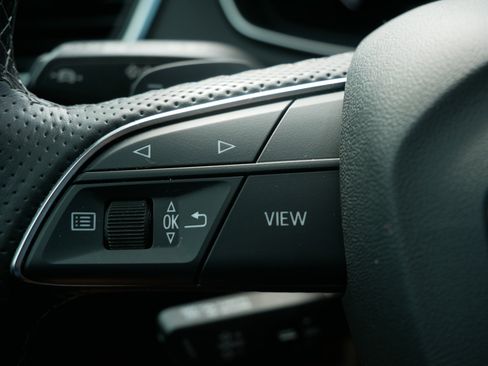 Used 2022 Audi SQ5 Prestige w/ Prestige Package image 24