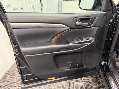 Used 2018 Toyota Highlander Limited Platinum w/ Protection Package #3 image 24